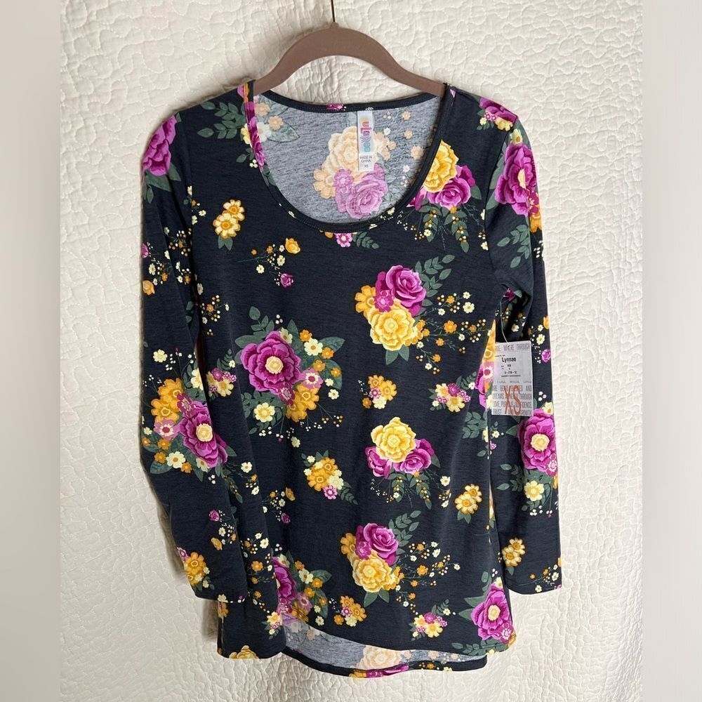 NWT LulaRoe Lynnae Top